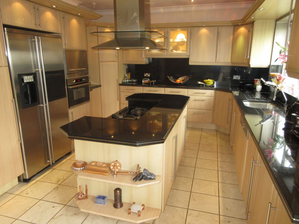 Property photo 3 of 28