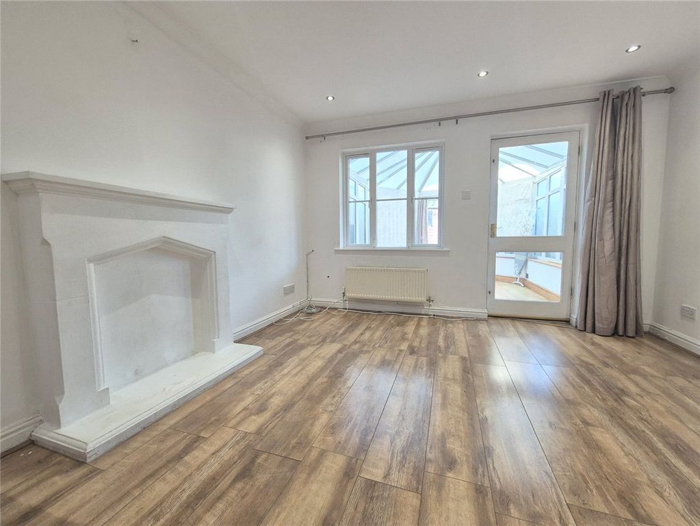Property photo 2 of 10 Picture No. 05