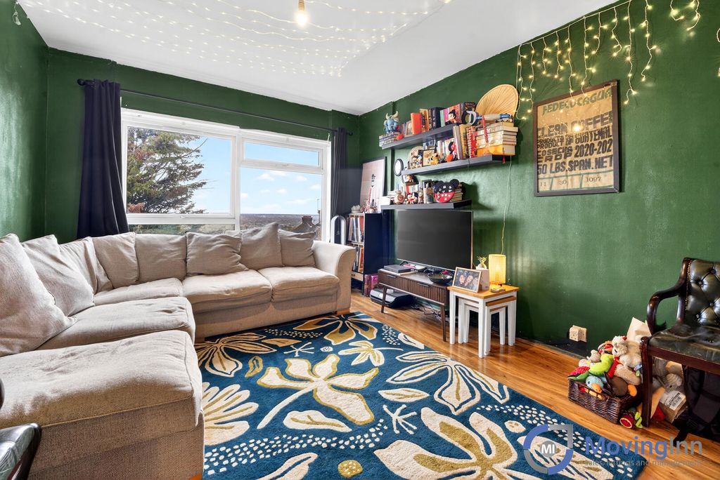 Property photo 1 of 14 Living Room