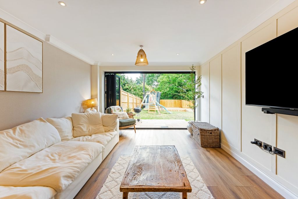 Property photo 3 of 23 96333_7B Cleveley...
