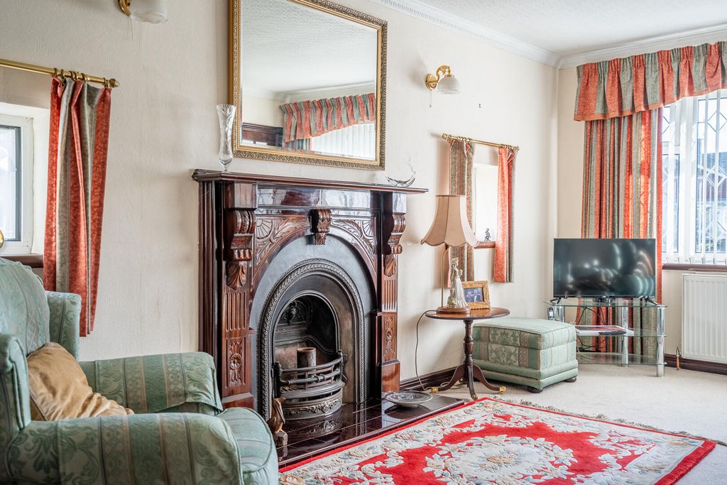 Property photo 3 of 14 Living Room