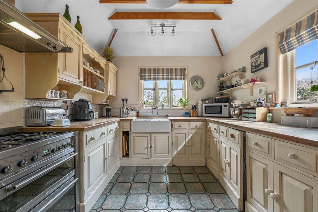 Property photo 2 of 31 Picture No. 23