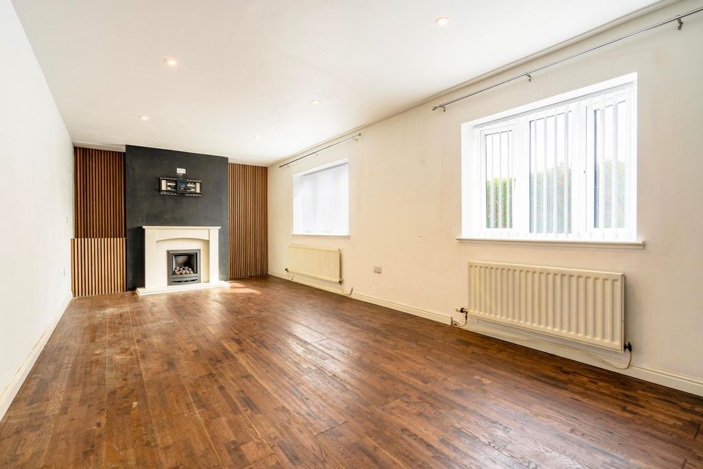 Property photo 2 of 9 Living Room