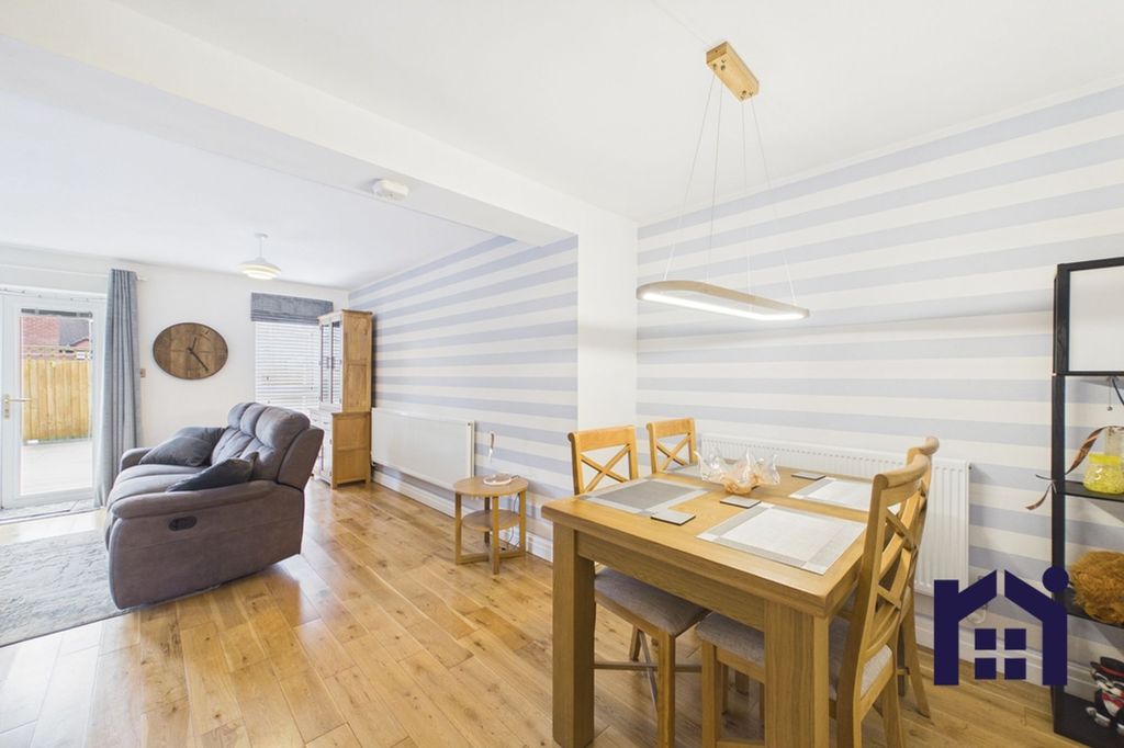 Property photo 3 of 15 Open Plan Dining And Lounge