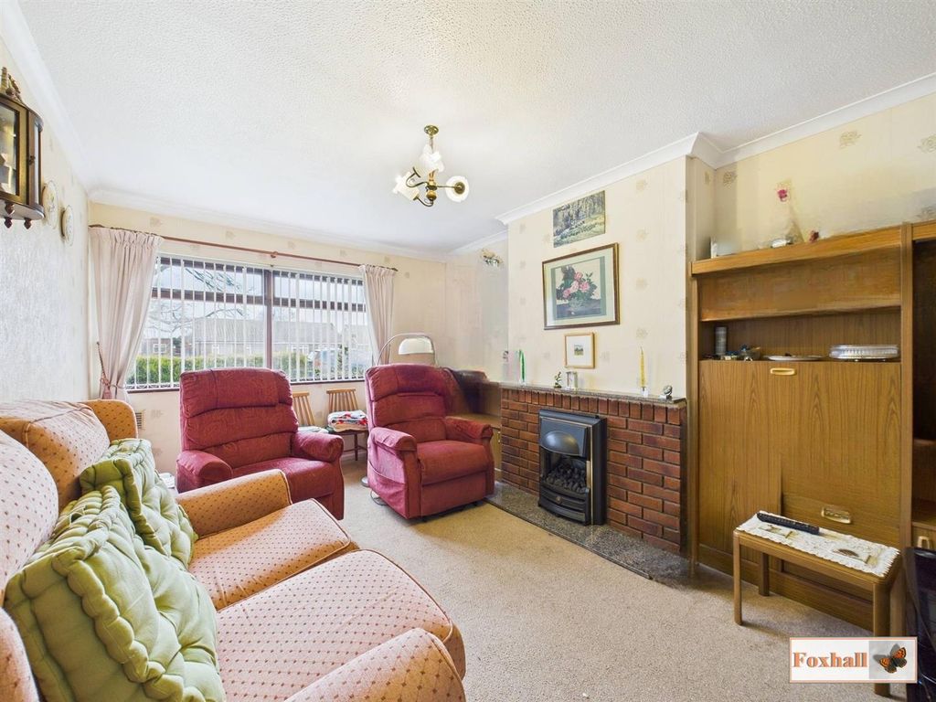 Property photo 3 of 12 Lounge