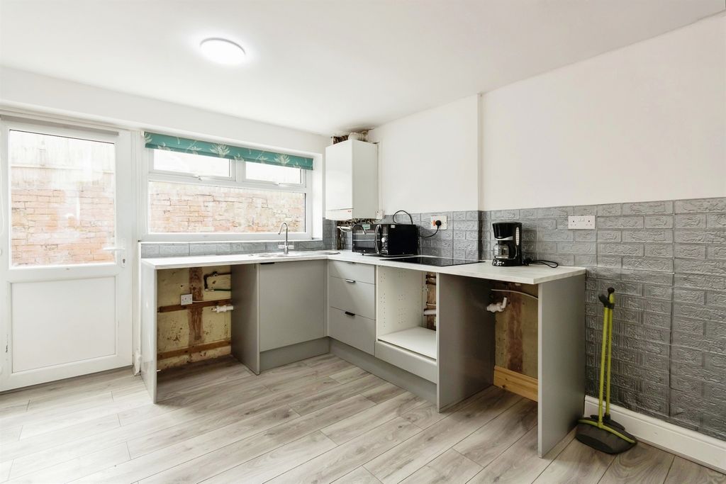 Property photo 3 of 16 Image