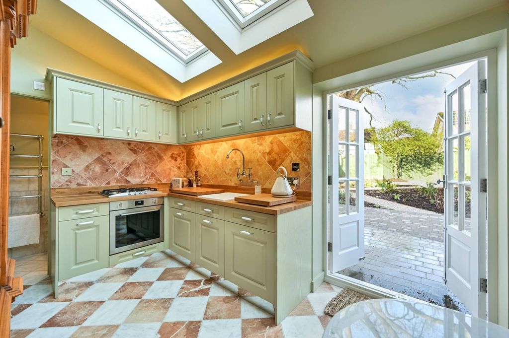 Property photo 1 of 19