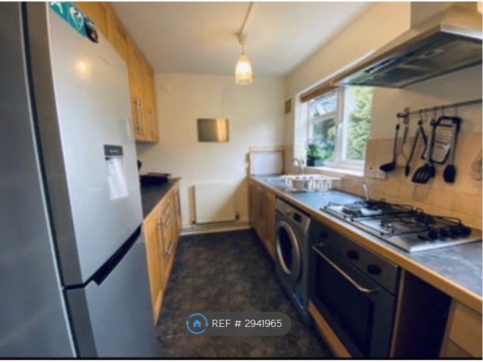 Property photo 3 of 6 Kitchen