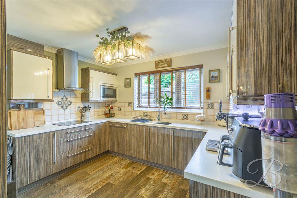 Property photo 2 of 16 Kitchen