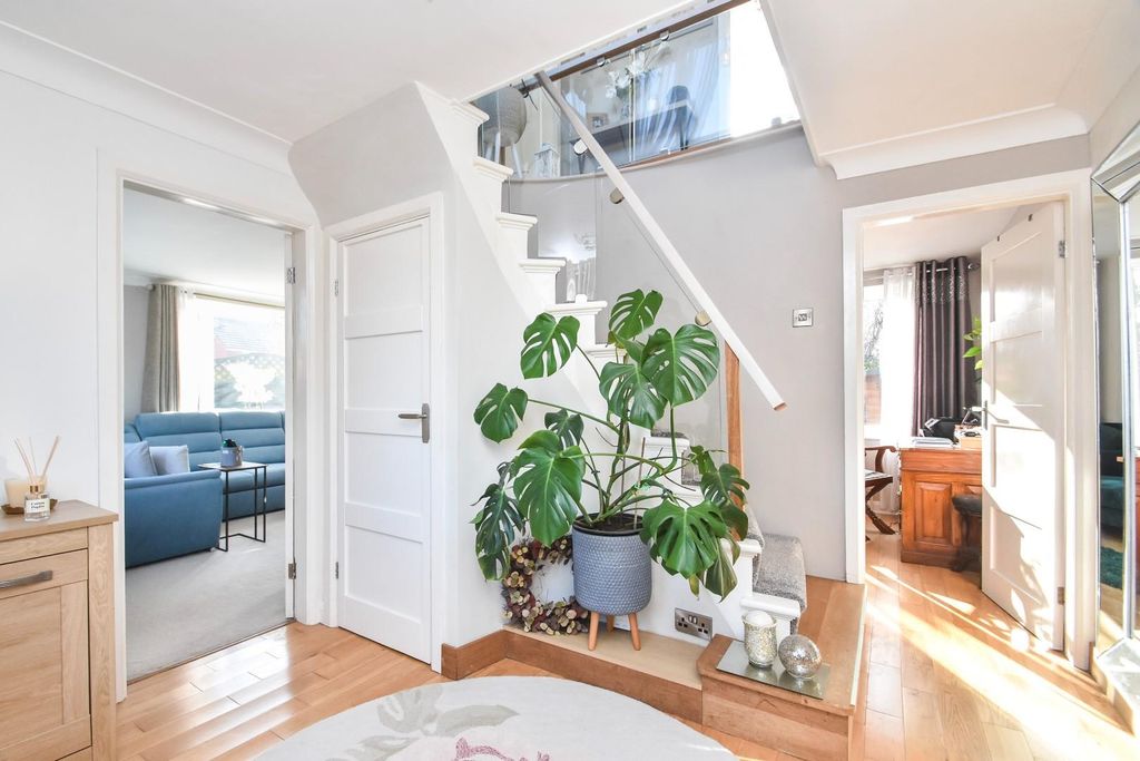 Property photo 2 of 20 40Moorclose-14.Jpg