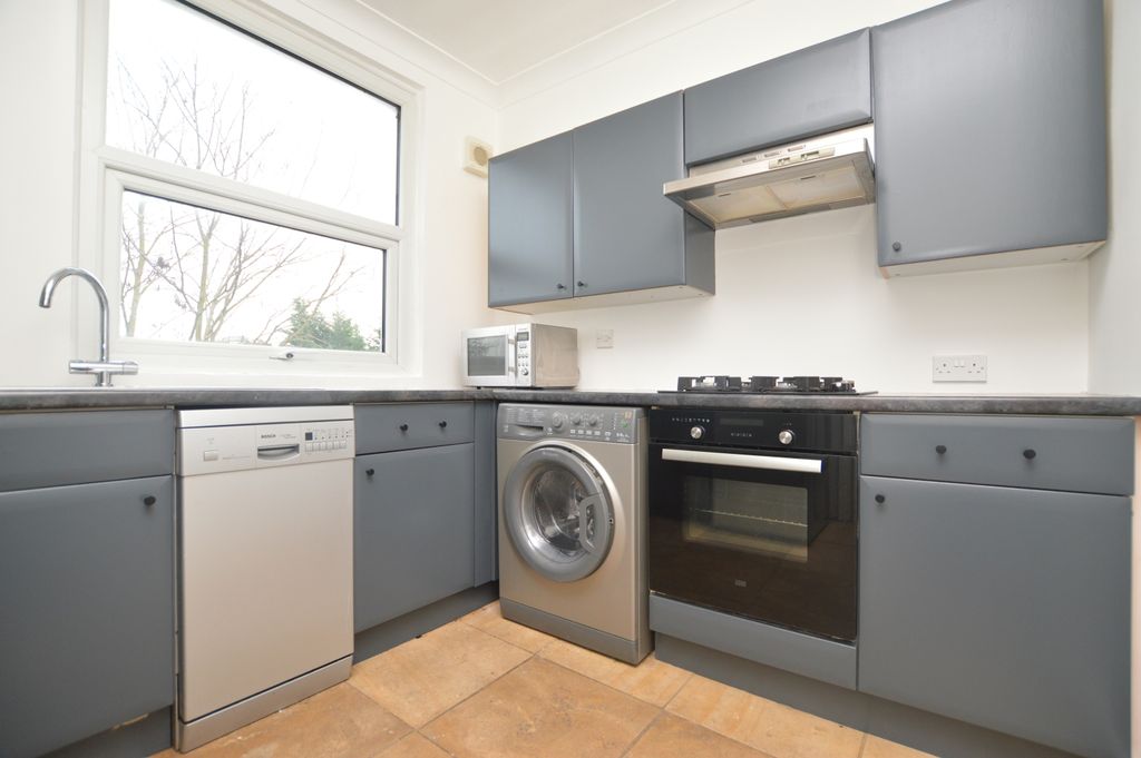 Property photo 3 of 8 Kitchen