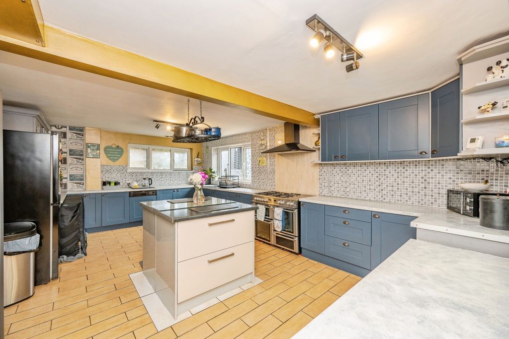 Property photo 2 of 37 Pbox-Img.Jpg