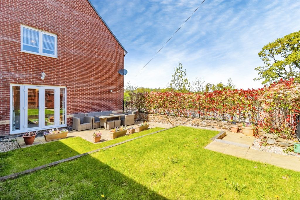 Property photo 2 of 26