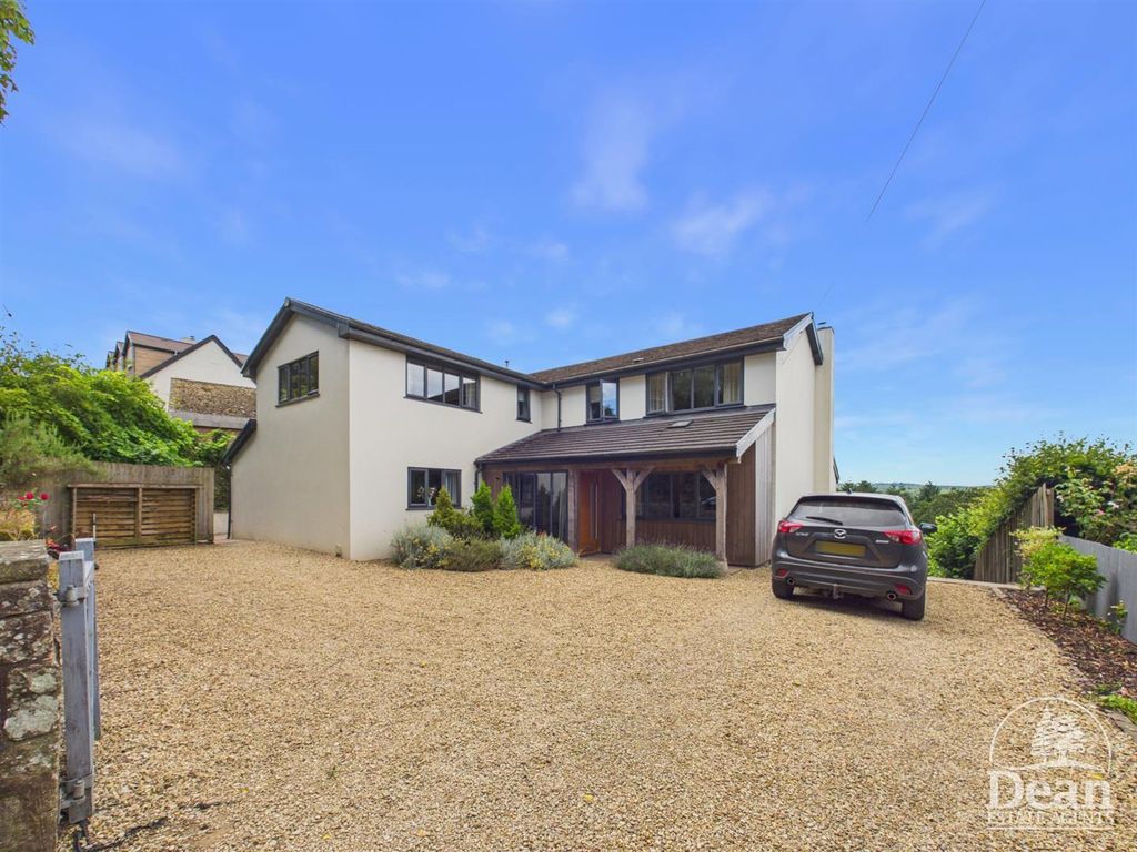 Property photo 1 of 40