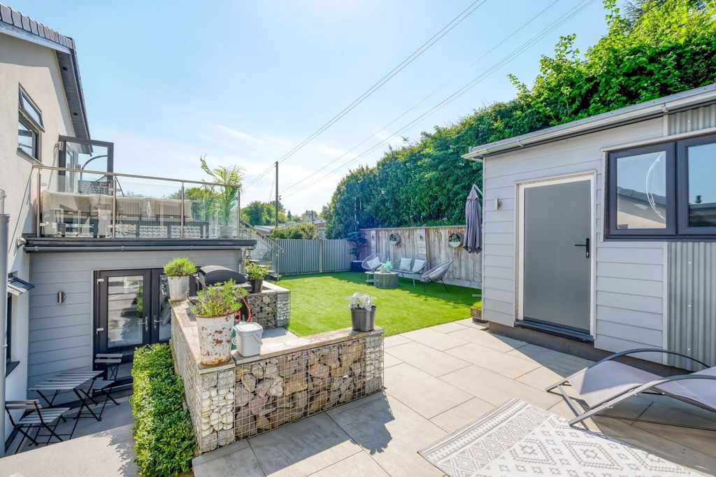 Property photo 3 of 21