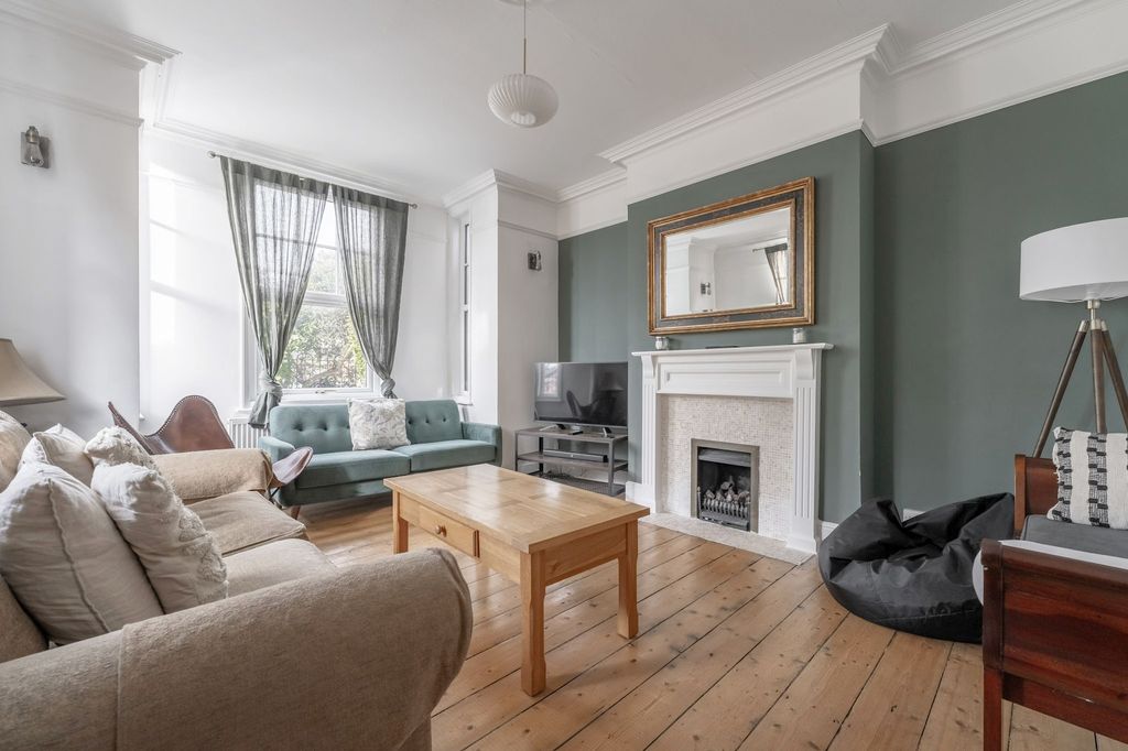 Property photo 2 of 23