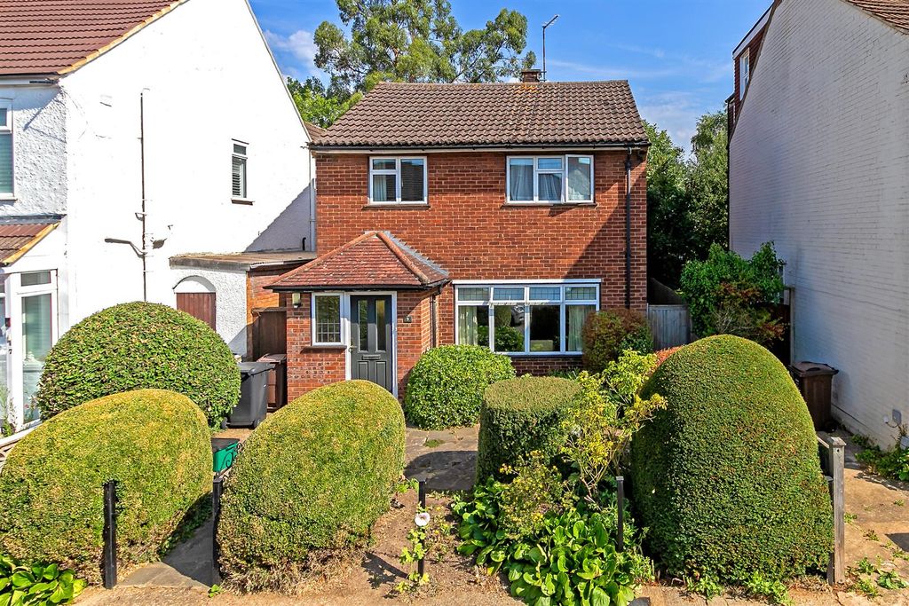 Property photo 1 of 44 9Cambridgeroad-1.Jpg