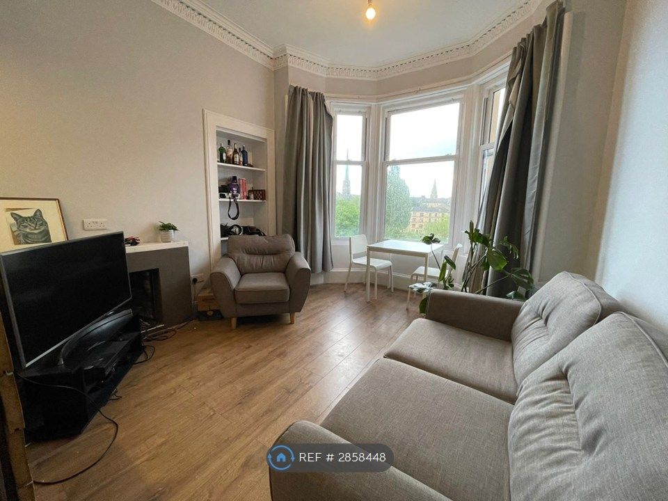 Property photo 3 of 11 Living Room