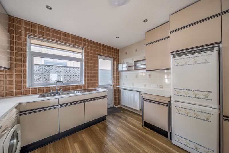 Property photo 3 of 17 Kitchen