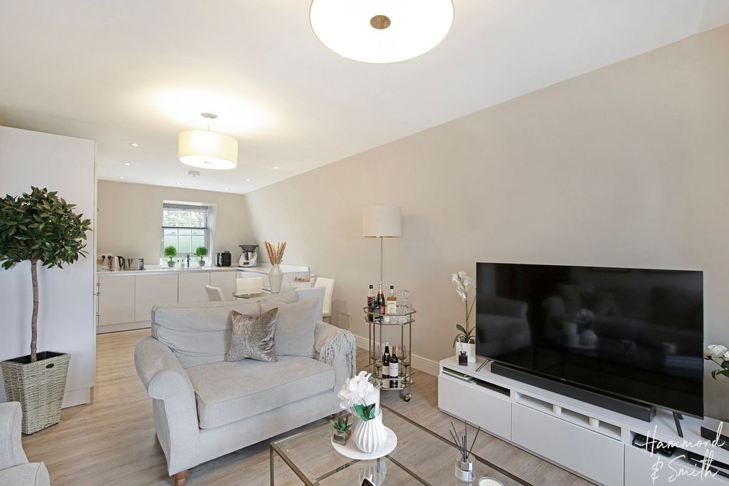 Additional image 11 of 2 bed flat for saleHemnall Street, Epping CM16