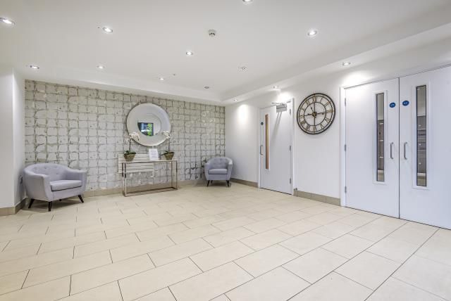 Property photo 3 of 10 Communal Entrance