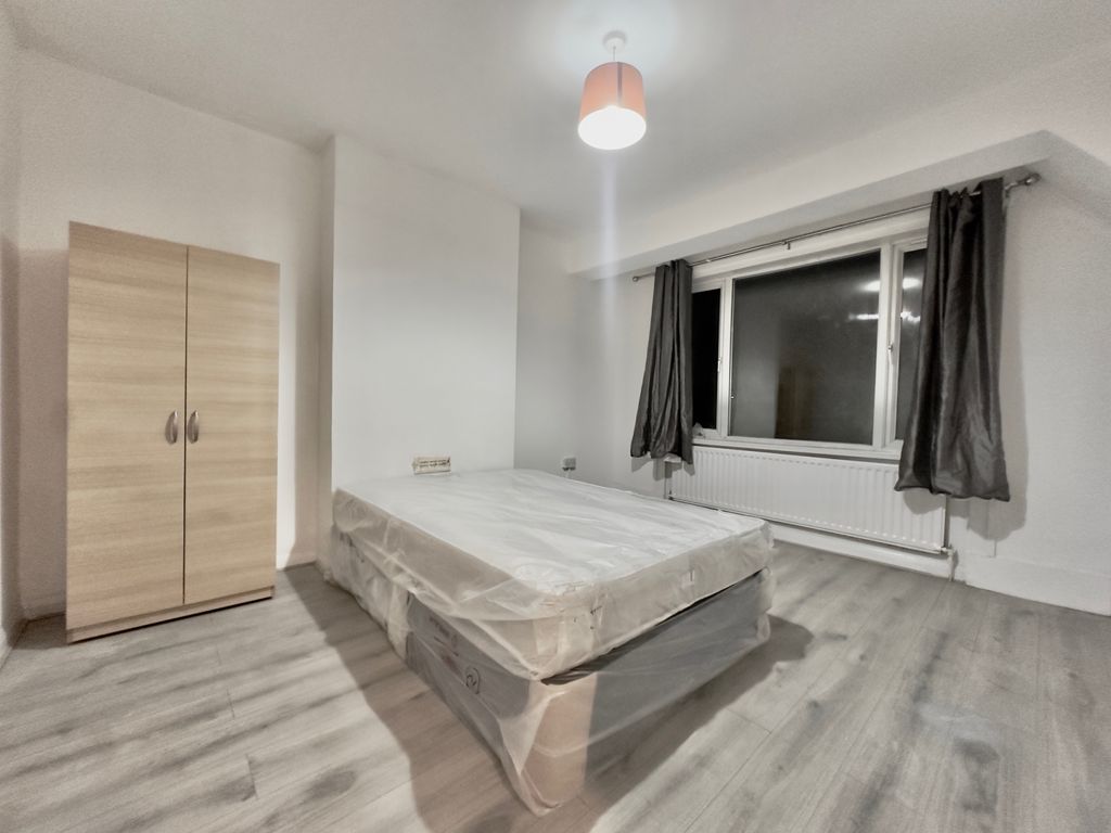 Property photo 1 of 5 1 Bed Studio To Rent Edgehill Road, Mitcham Cr4