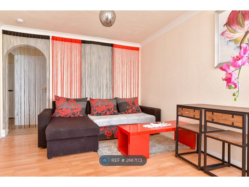 Property photo 1 of 11 Lounge