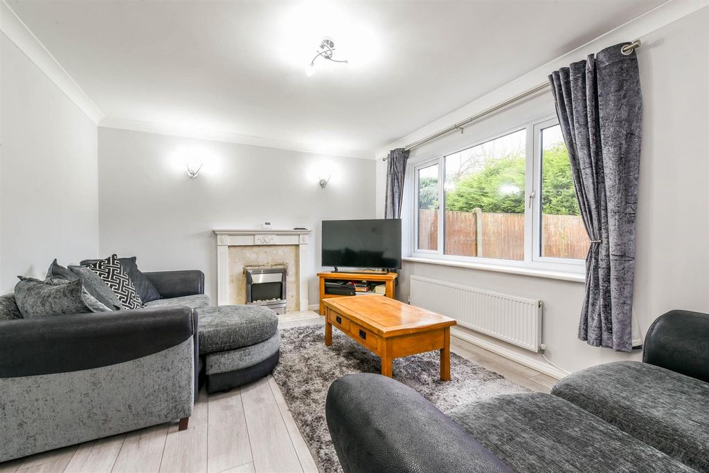 Property photo 2 of 21 Lounge