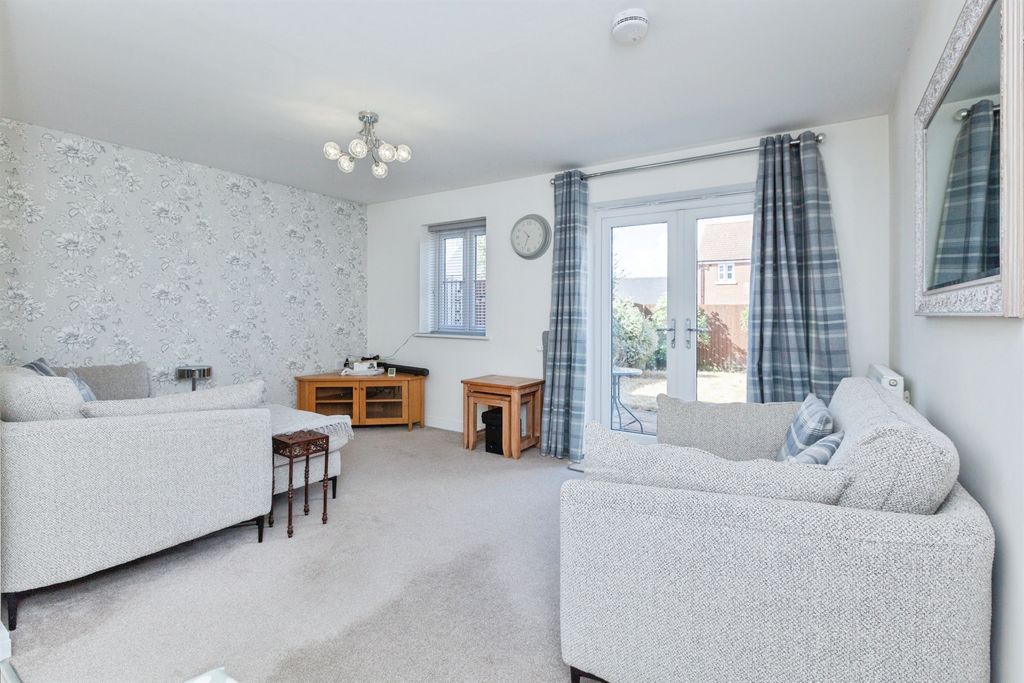 Property photo 2 of 18