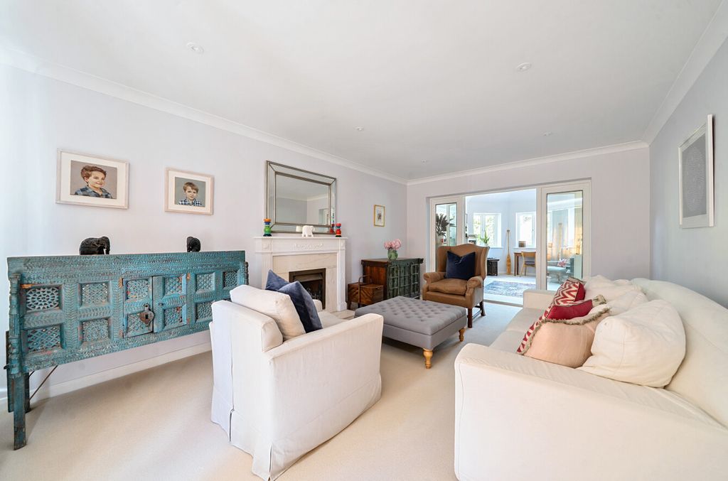 Property photo 3 of 29 1301440-31-683d80...