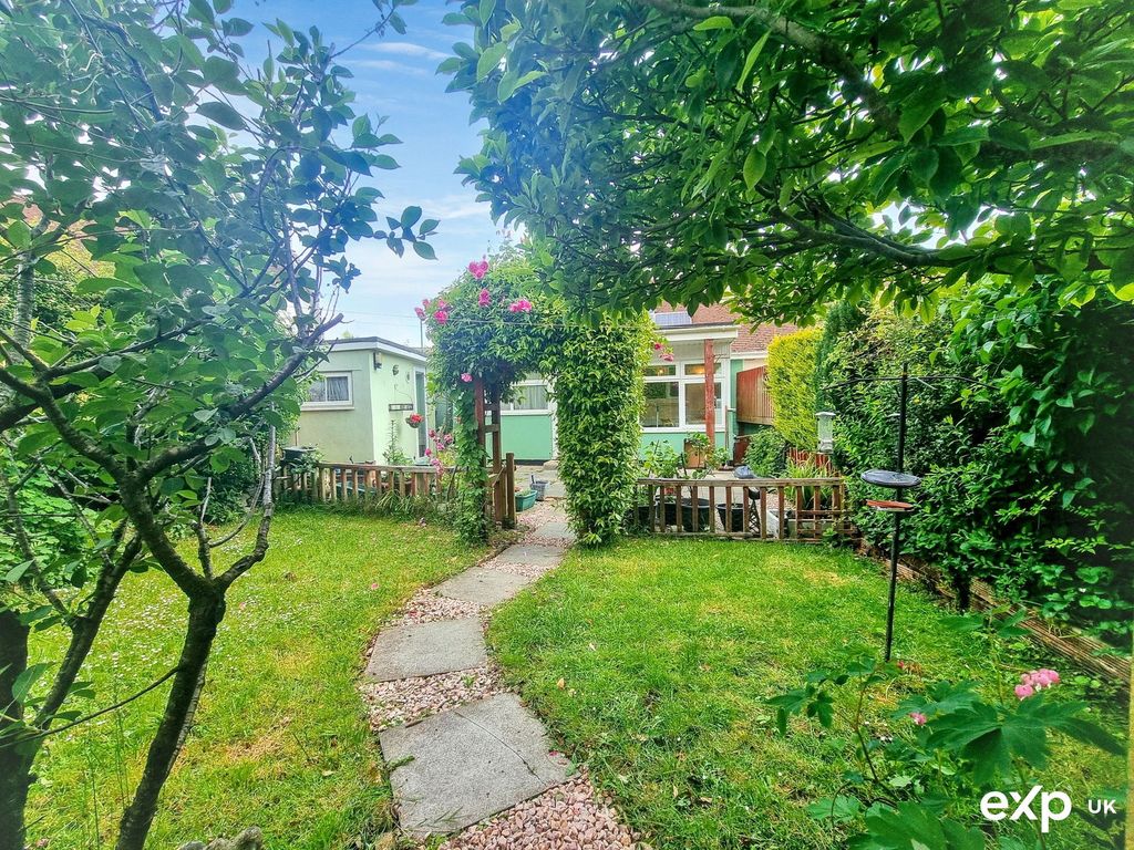 Property photo 2 of 20