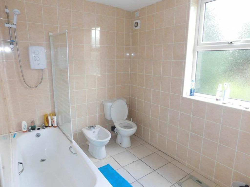 Property photo 3 of 15 A Spacious And Clean Bathroom Featuring A Bath And...