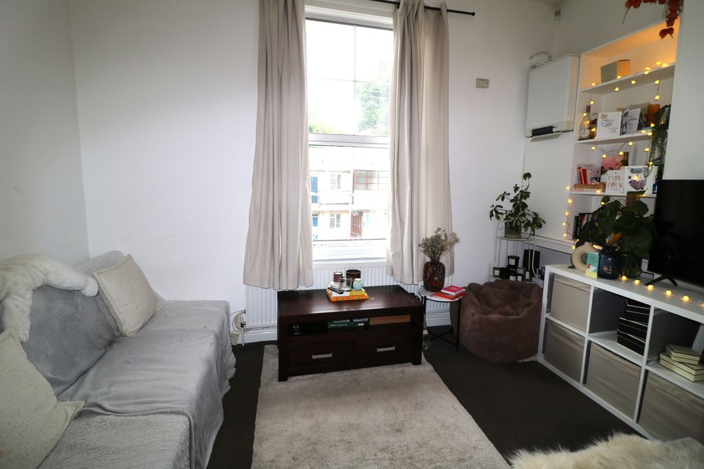 Property photo 1 of 6 Lounge