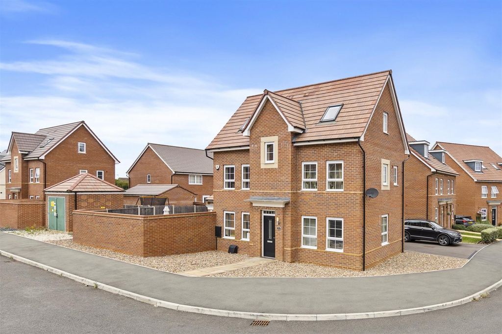 Property photo 1 of 31 16Woodpeckerwayweb02.Jpg