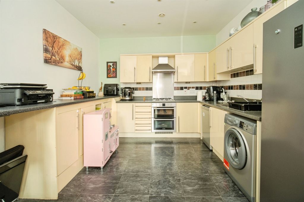 Property photo 3 of 14