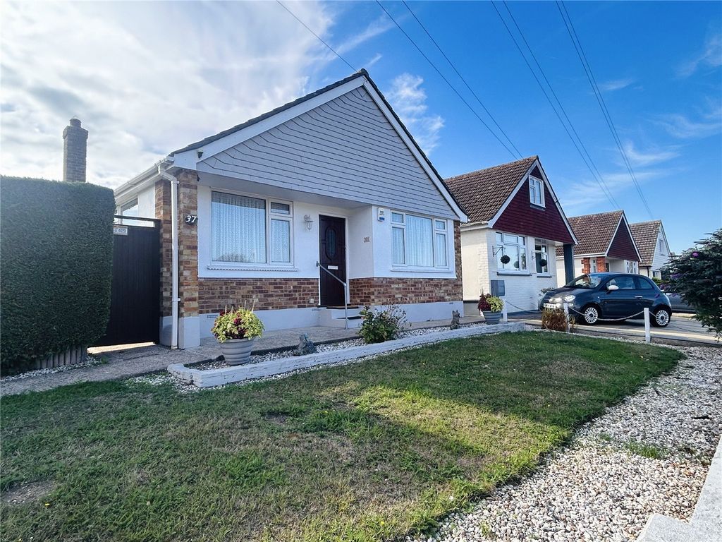 Property photo 1 of 18 Outside - Front