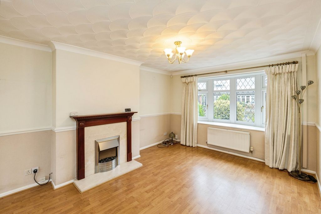 Property photo 3 of 14 Lounge