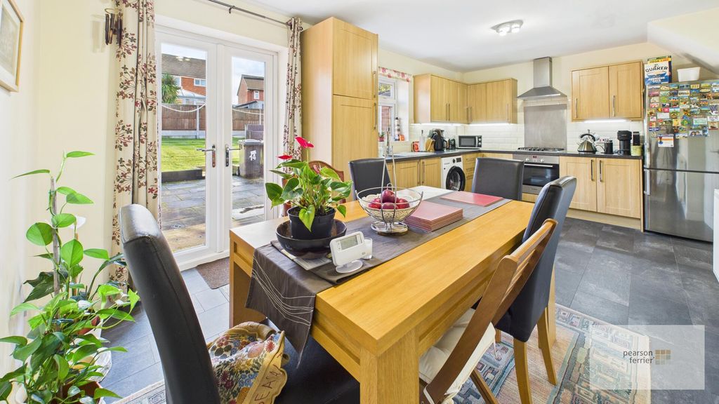 Property photo 2 of 14 Kitchen