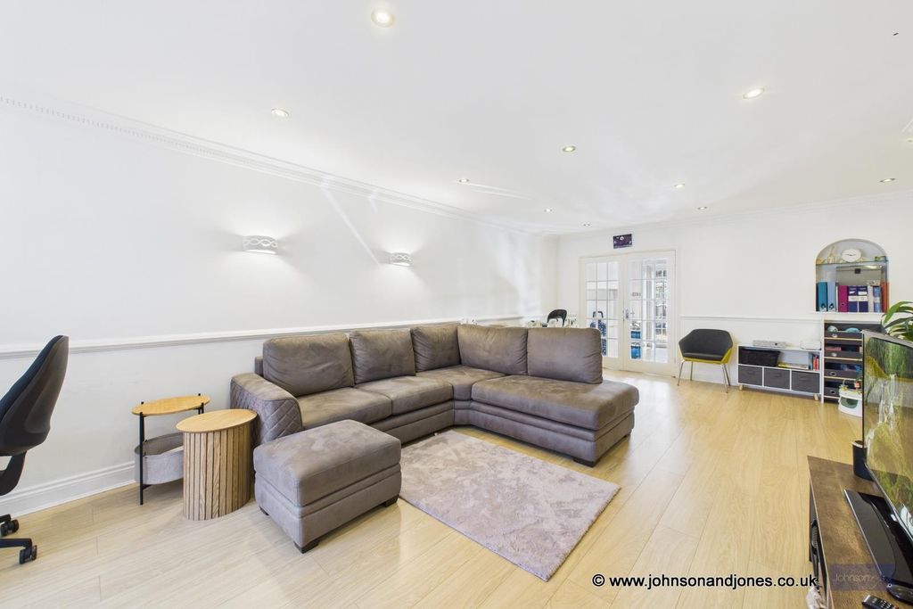 Property photo 2 of 14 2 Lounge.Jpg