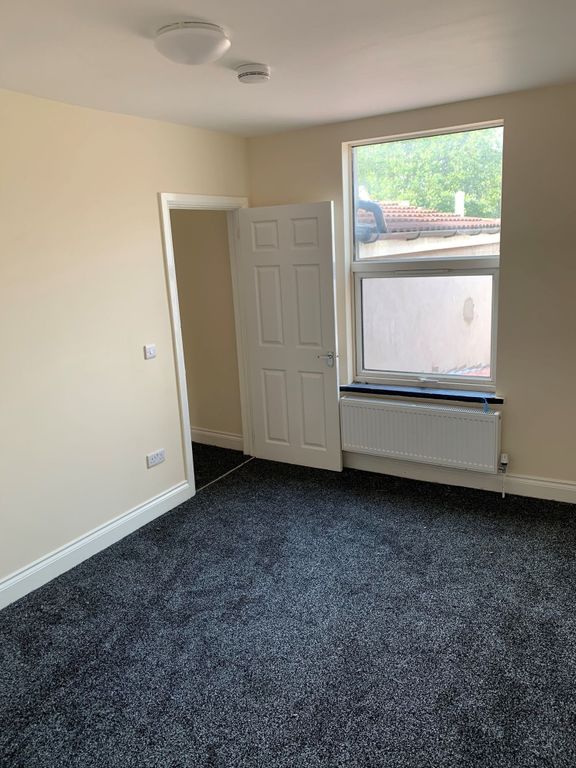 Property photo 3 of 4 Bright, Airy Room With Plush New Dark Carpets...
