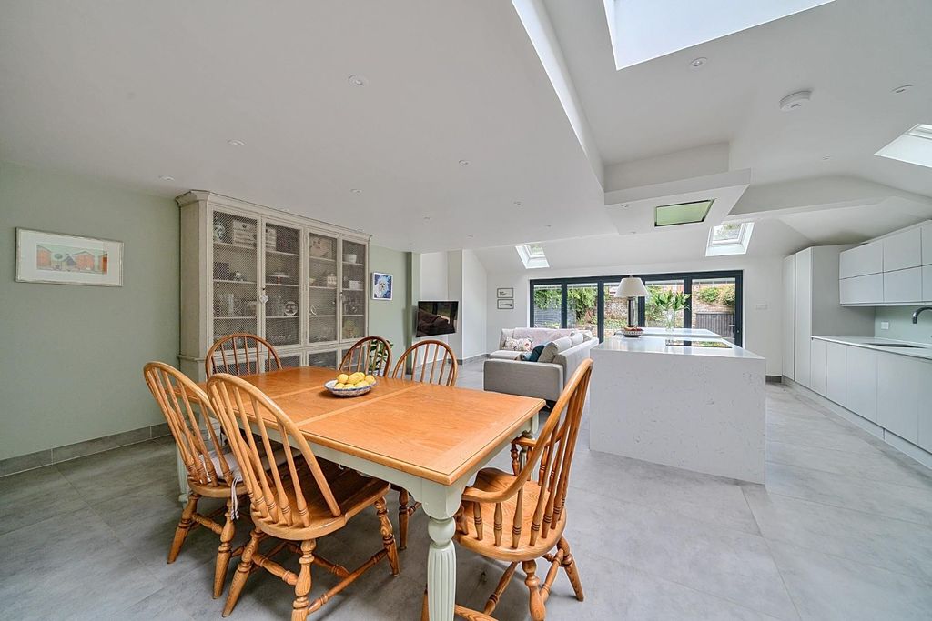 Property photo 2 of 31