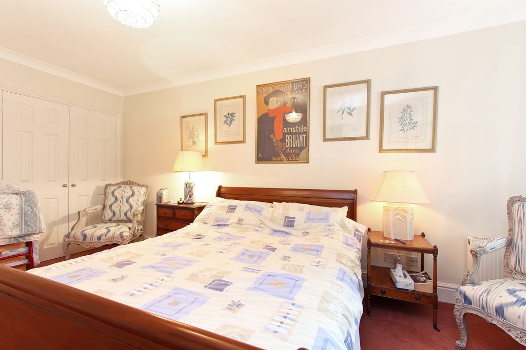 Property photo 3 of 10 Bedroom