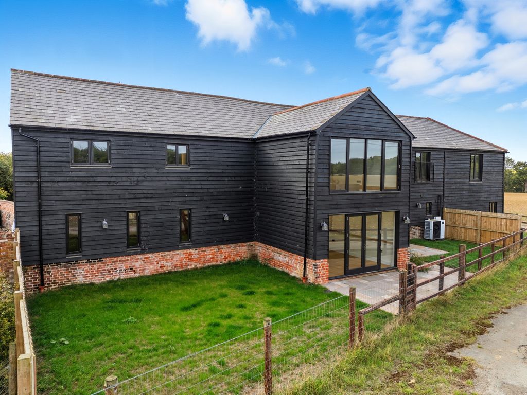 Property photo 1 of 23 Picture No. 05