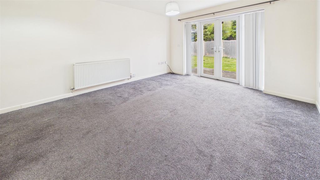 Property photo 2 of 14 Lounge