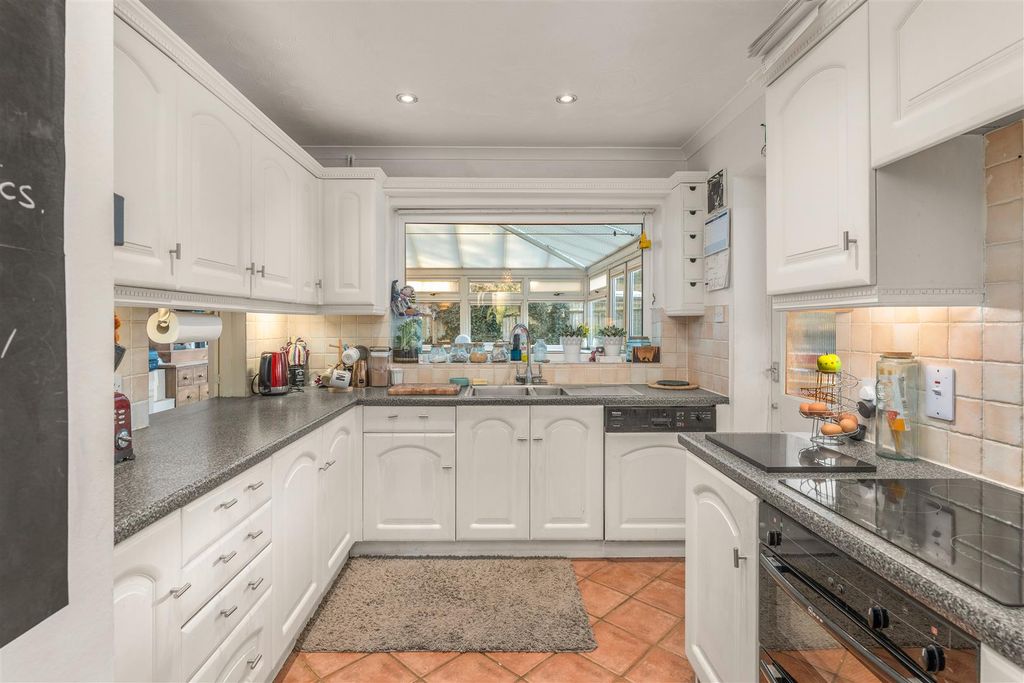 Property photo 3 of 19 69 St John's Way, Hempton-8.Jpg