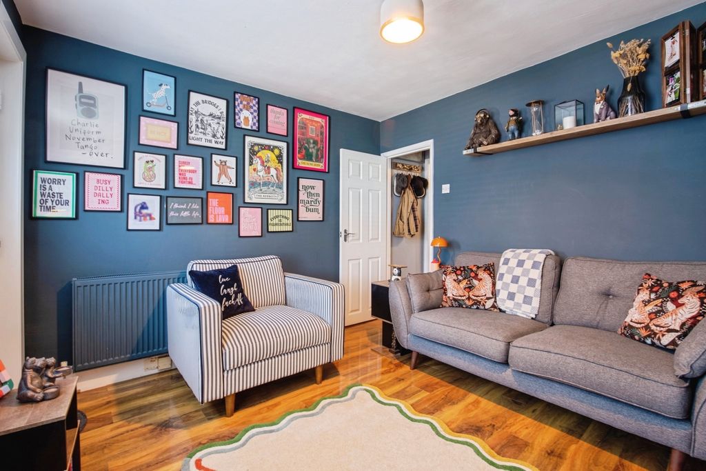 Property photo 2 of 16 Pbox-Img.Jpg