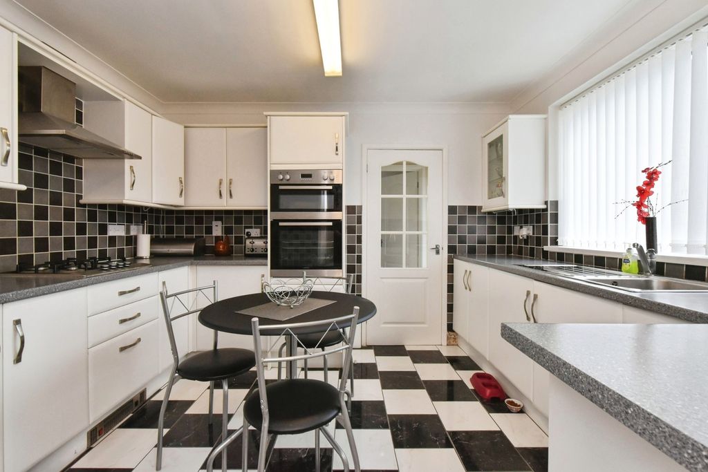 Property photo 2 of 15 Photo