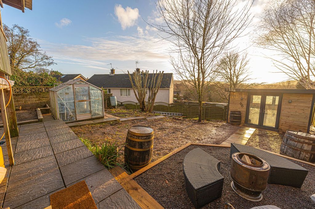 Property photo 2 of 38