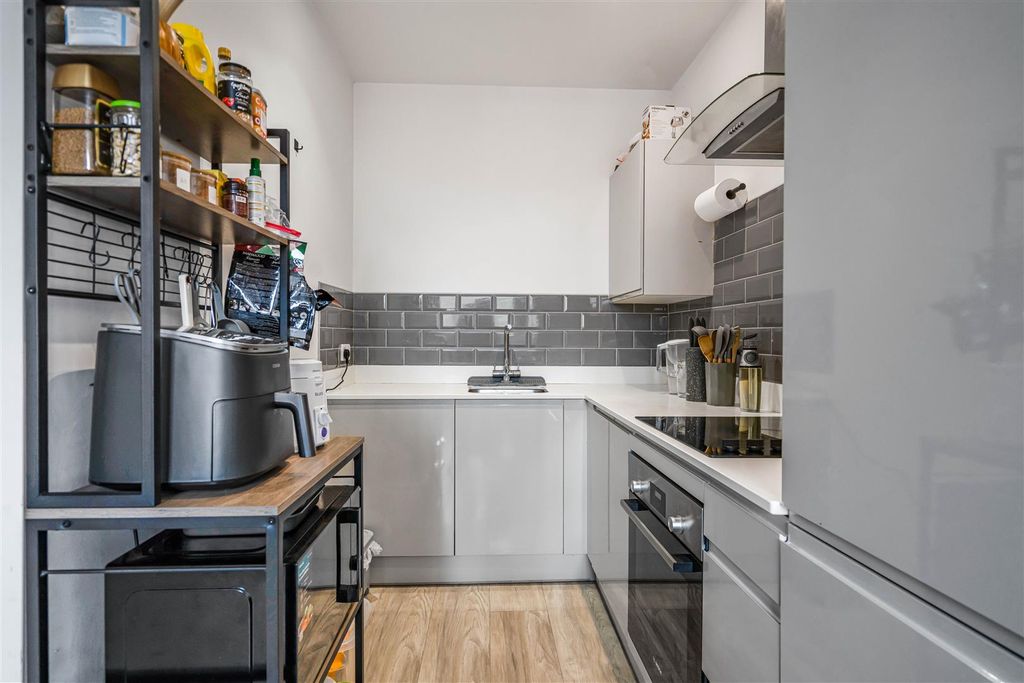 Property photo 2 of 9 Kitchen