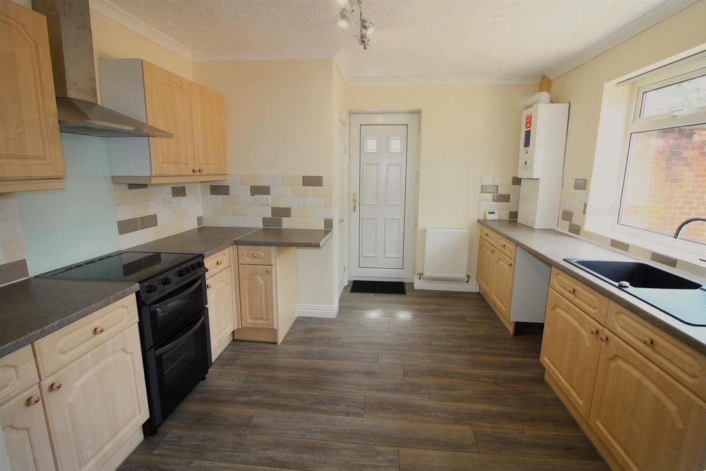 Property photo 2 of 14 Kitchen
